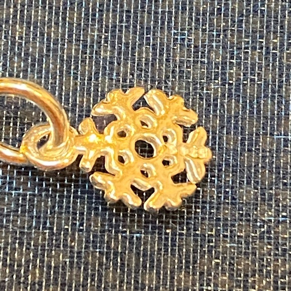 Snowflake Sterling silver Charm - Picture 3 of 7